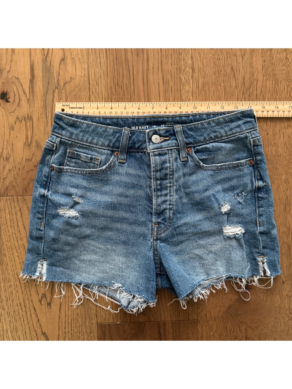 Old Navy High-Rise OG Straight Denim Shorts Size 4